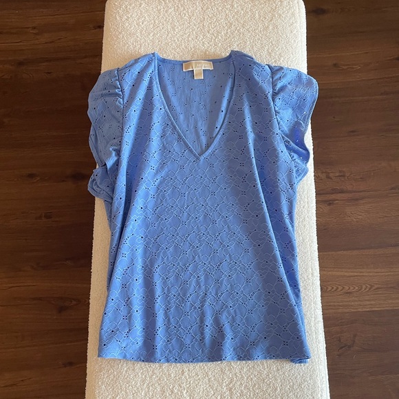Michael Michael Kors Eyelet Flutter Sleeve Blouse in Blue – Women’s Size M - Picture 2 of 8